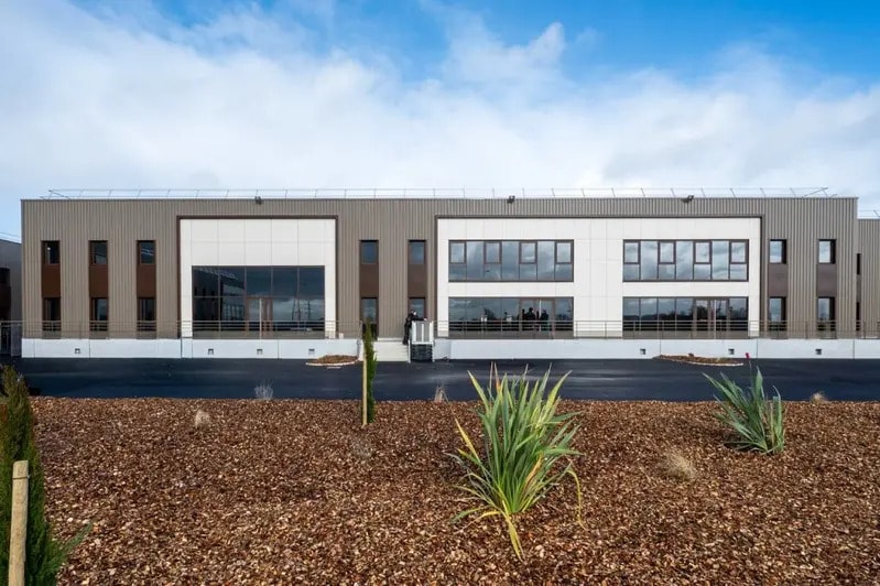 Local d’activités dans Chalon-sur-Saône à louer - Photo de l’immeuble – Image 3 sur 5