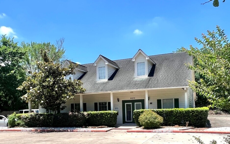 3210 Strawberry Rd, Pasadena, TX à vendre - Photo de l’immeuble – Image 2 sur 7
