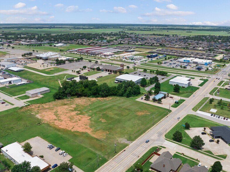 301 S Yukon Pky, Yukon, OK à vendre - Photo de l’immeuble – Image 3 sur 32