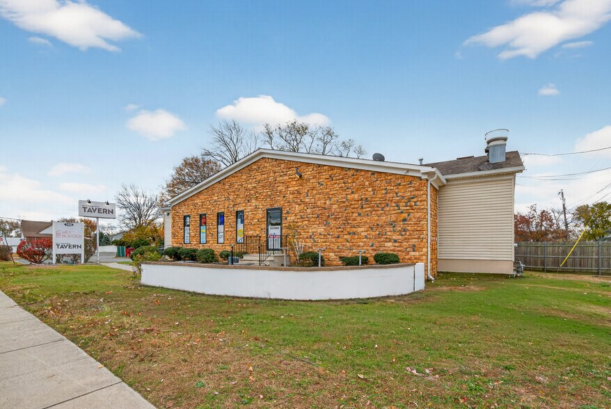 180 Highway 36 W, Hazlet Township, NJ à vendre - Photo de l’immeuble – Image 2 sur 23