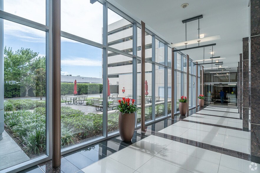 11750 Katy Fwy, Houston, TX à louer - Photo intérieure – Image 3 sur 15