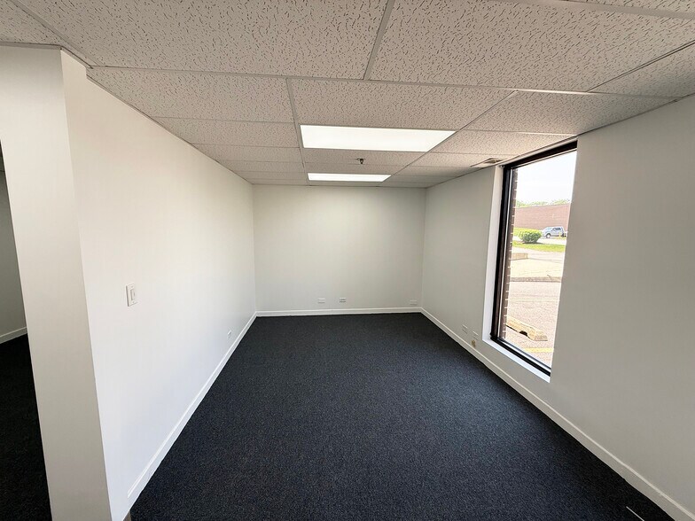 28101 Ballard Dr, Lake Forest, IL à louer - Photo de l’immeuble – Image 3 sur 10