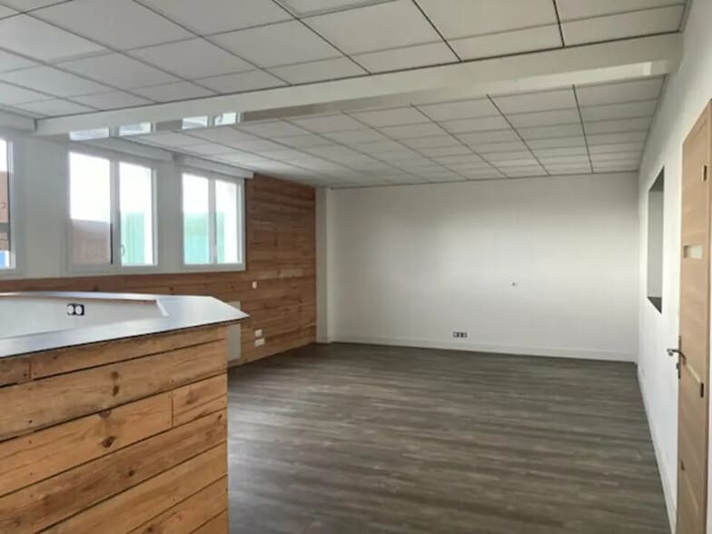 Bureau dans Concarneau à louer - Photo de l’immeuble – Image 1 sur 3