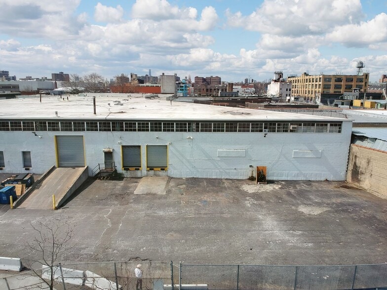 154 Morgan Ave, Brooklyn, NY à louer - Photo de l’immeuble – Image 1 sur 6