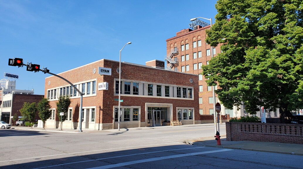 215 E 18TH, Kansas City, MO à louer Photo principale– Image 1 sur 20