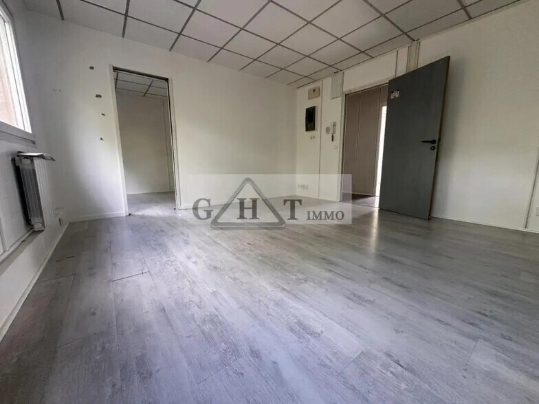 Bureau dans Bonneuil-sur-Marne à louer - Photo de l’immeuble – Image 3 sur 6