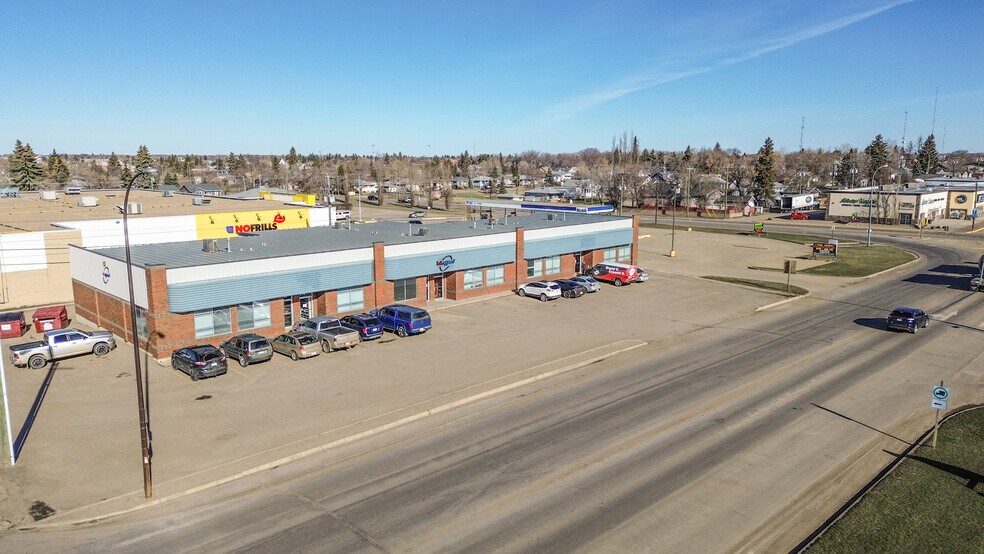4602 50 St, Stettler, AB à vendre - Photo de l’immeuble – Image 2 sur 20