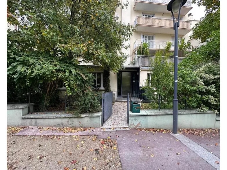 19 Rue Roger Salengro, Issy-les-Moulineaux à vendre - Photo de l’immeuble – Image 2 sur 3