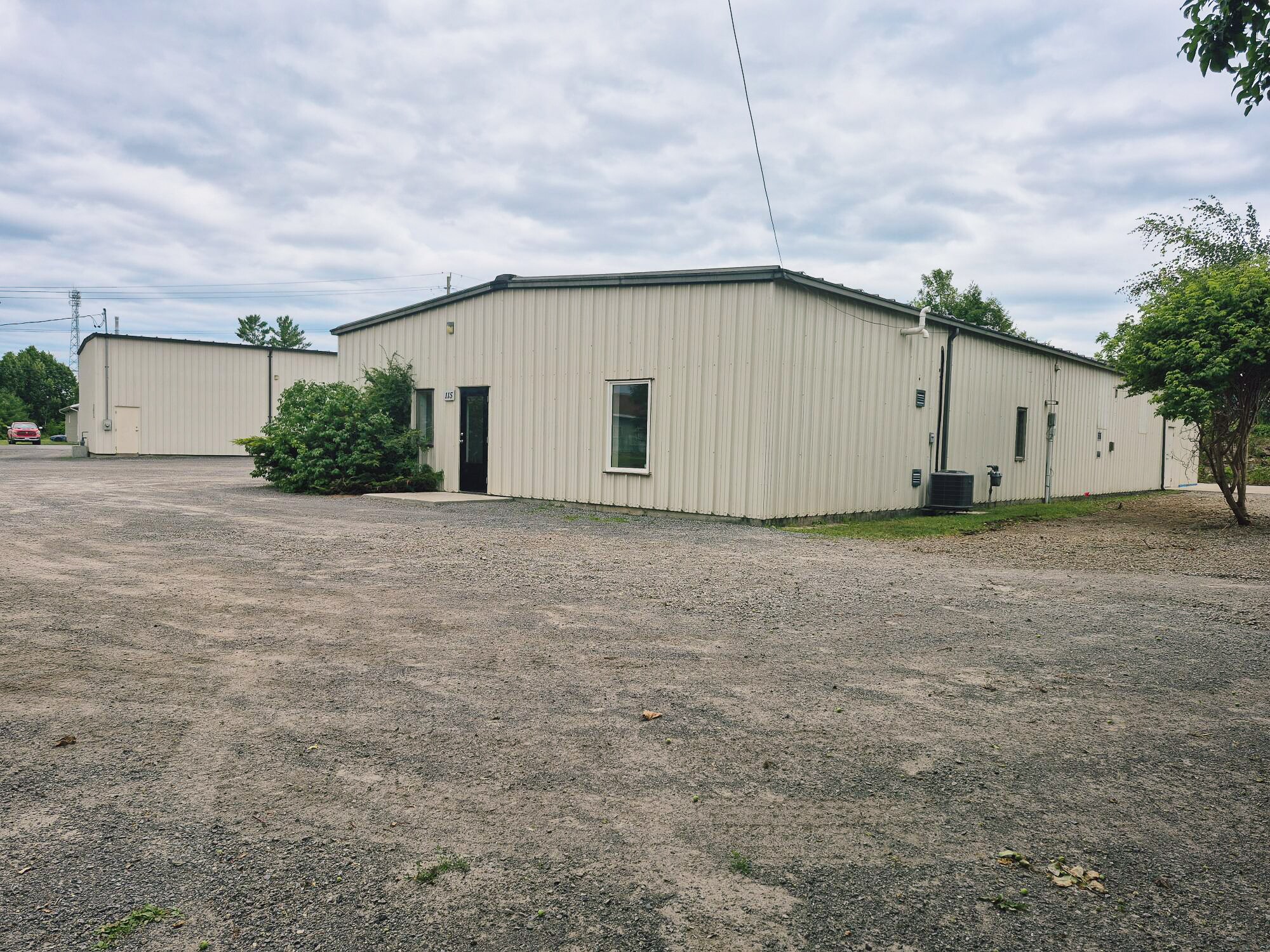 115 Industrial Av, Carleton Place, ON à vendre Photo de l’immeuble– Image 1 sur 5