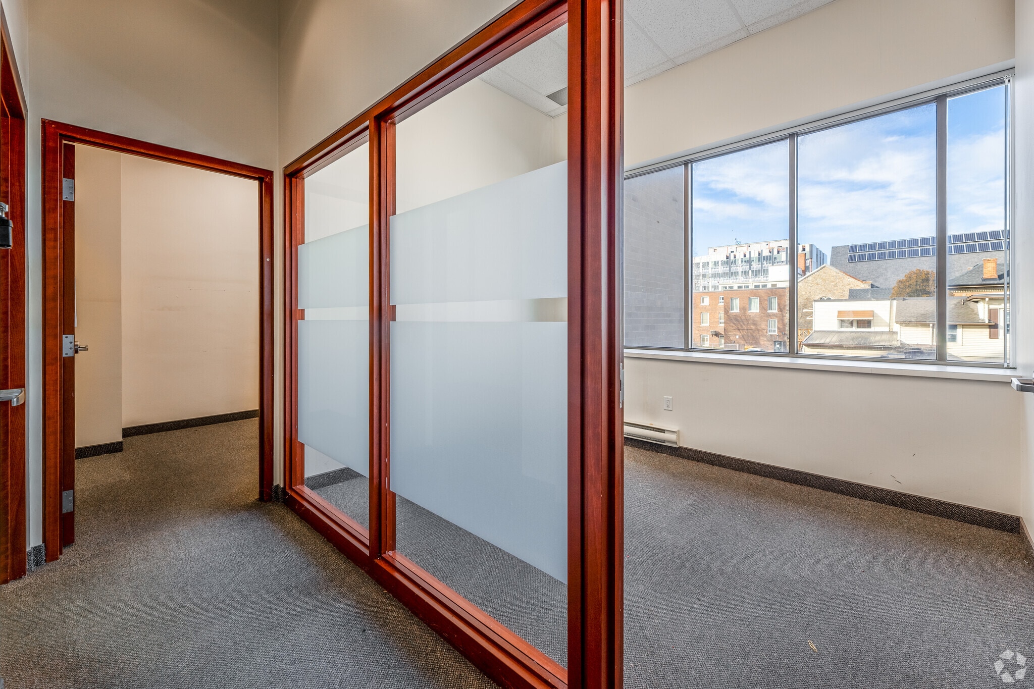 31 King St, St Catharines, ON à louer Photo intérieure– Image 1 sur 2