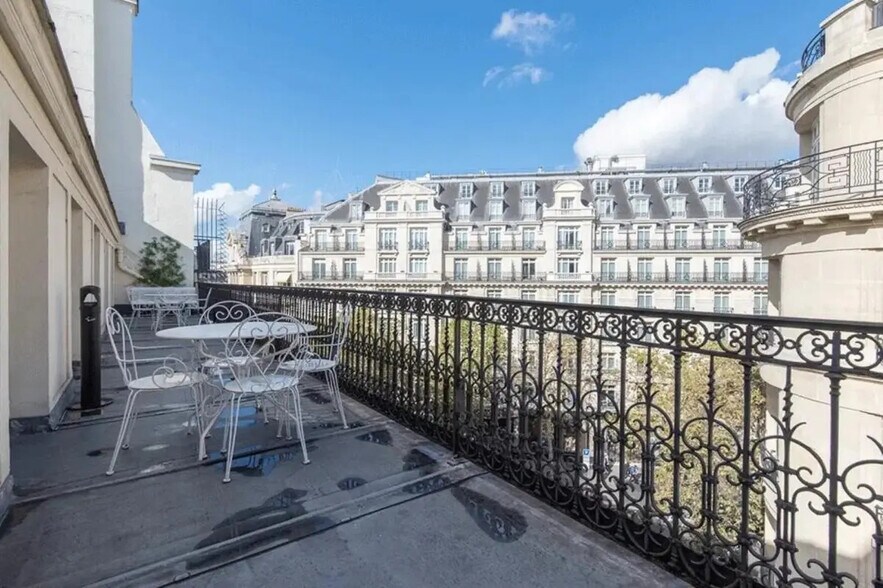 13/15 Rue Taitbout, Paris à louer - Photo de l’immeuble – Image 2 sur 14