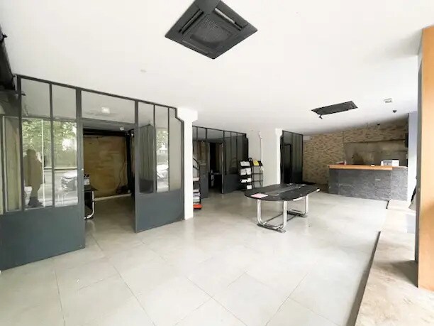 Local commercial dans Paris à louer Photo de l’immeuble– Image 1 sur 6