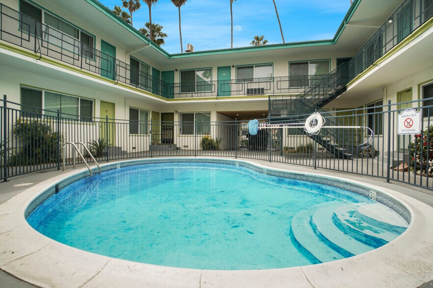 400 S Mariposa Ave, Los Angeles, CA à vendre - Photo de l’immeuble – Image 3 sur 19