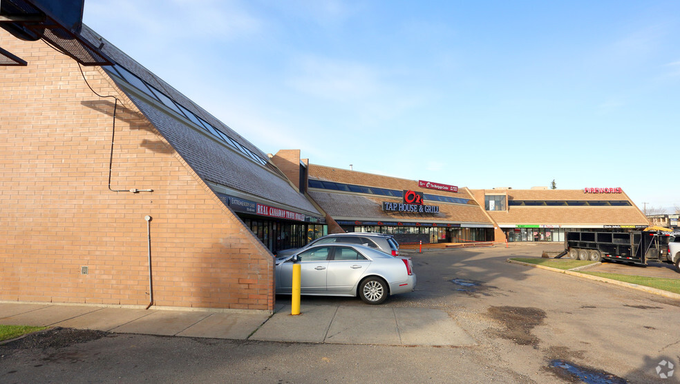 11050-11098 156 St NW, Edmonton, AB à louer - Photo principale – Image 2 sur 7