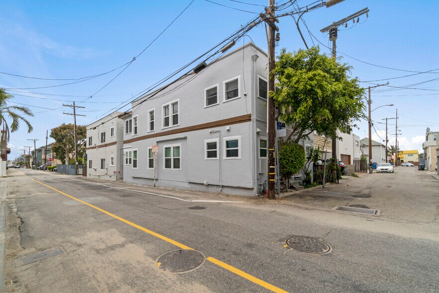 12-12.5 25th Pl - 8 Units portefeuille de 2 biens à vendre sur LoopNet.fr - Photo de l’immeuble – Image 3 sur 33