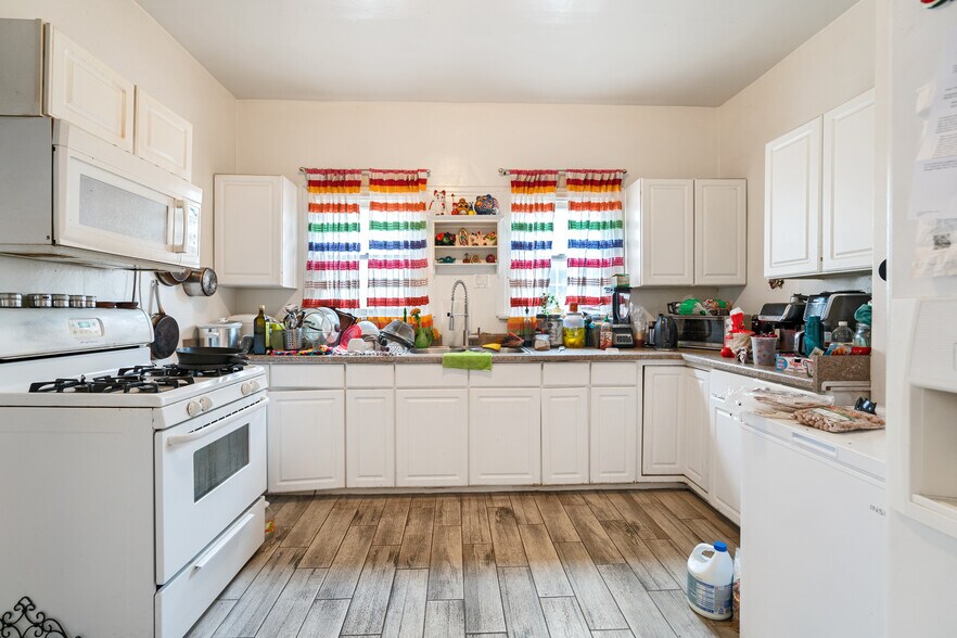 1309 N Edgemont St, Los Angeles, CA à vendre - Photo intérieure – Image 3 sur 14