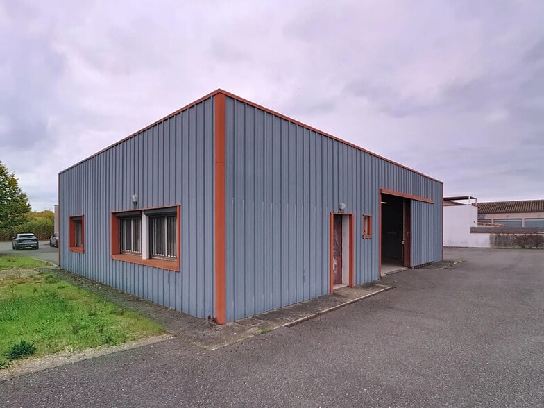 Local d'activités dans Fontenilles à vendre - Photo de l’immeuble – Image 2 sur 15