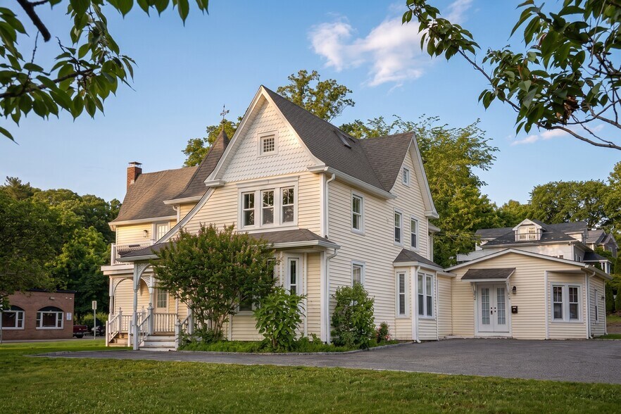 49 Landing Ave, Smithtown, NY à louer - Photo de l’immeuble – Image 2 sur 19