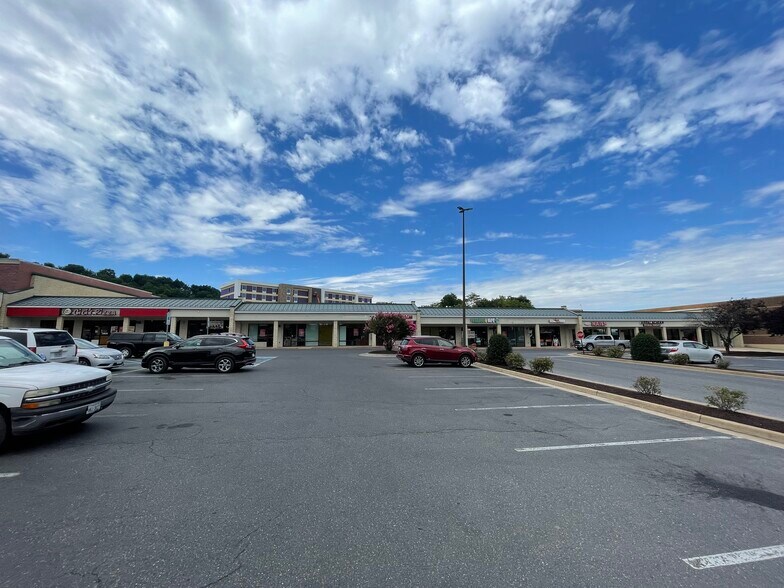 2035 E Market St, Harrisonburg, VA à louer - Photo de l’immeuble – Image 2 sur 7