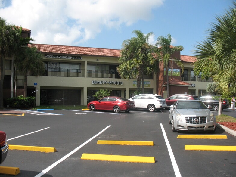 8001-8085 W McNab Rd, Tamarac, FL à louer - Photo de l’immeuble – Image 3 sur 12
