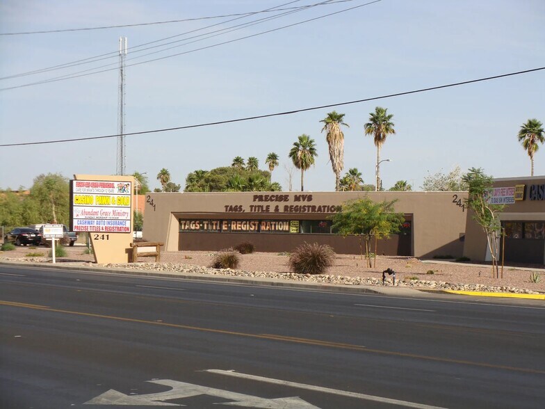 241 W Cottonwood Ln, Casa Grande, AZ à louer - Photo de l’immeuble – Image 1 sur 12