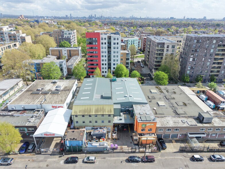 14 Colville Rd, Londres à vendre - Photo de l’immeuble – Image 2 sur 10