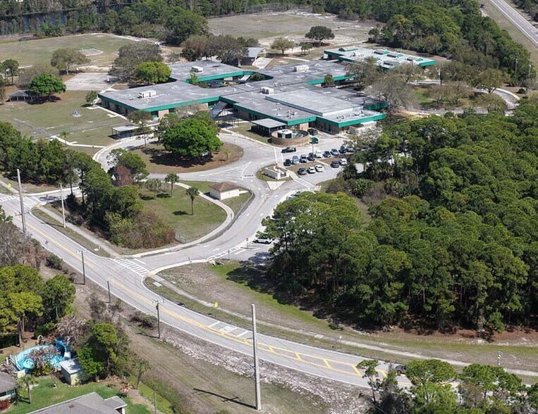 400 Sebastian Blvd, Sebastian, FL à vendre - Photo de l’immeuble – Image 3 sur 4