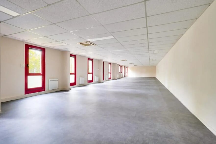 Local d’activités dans Éragny à louer - Photo intérieure – Image 3 sur 4