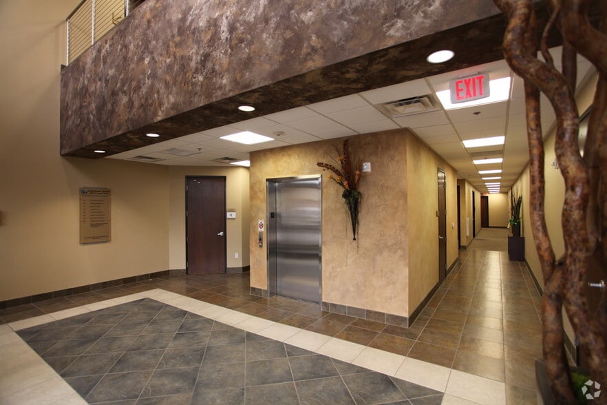 8925 W Post Rd, Las Vegas, NV à louer - Hall d’entrée – Image 2 sur 8