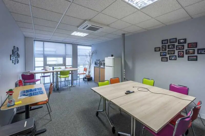Bureau dans Compiègne à louer - Photo de l’immeuble – Image 2 sur 7
