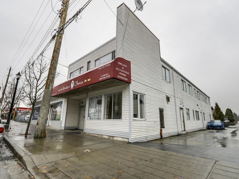909-915 Twelfth St, New Westminster, BC à vendre - Photo de l’immeuble – Image 2 sur 17
