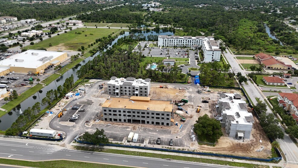 1027 W Price Blvd, North Port, FL à louer - Photo de l’immeuble – Image 2 sur 11