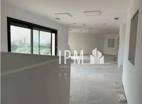 Local commercial dans LANÇON-PROVENCE à louer - Photo de l’immeuble – Image 3 sur 4