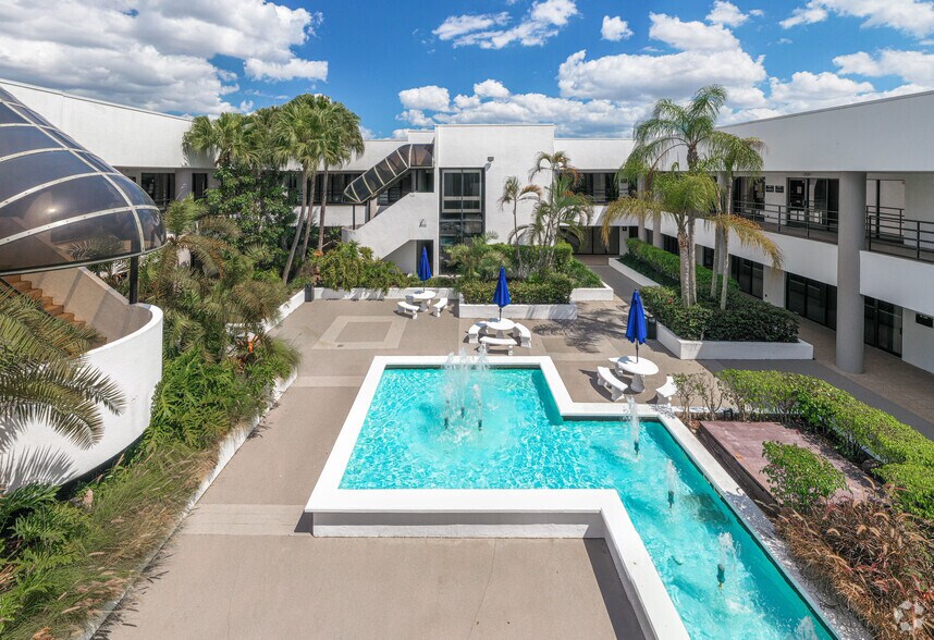 4300 N University Dr, Lauderhill, FL à louer - Photo de l’immeuble – Image 2 sur 13