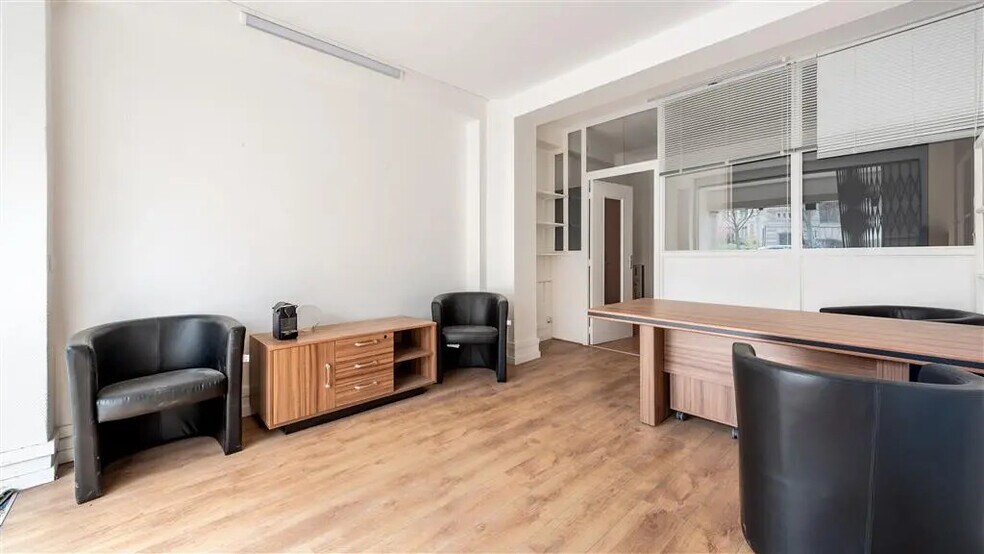 Local commercial dans Paris à louer - Photo de l’immeuble – Image 3 sur 8