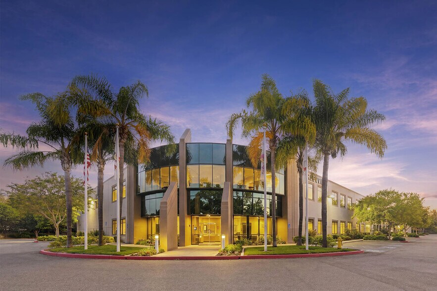 2400 Boswell Rd, Chula Vista, CA à vendre - Photo de l’immeuble – Image 1 sur 17