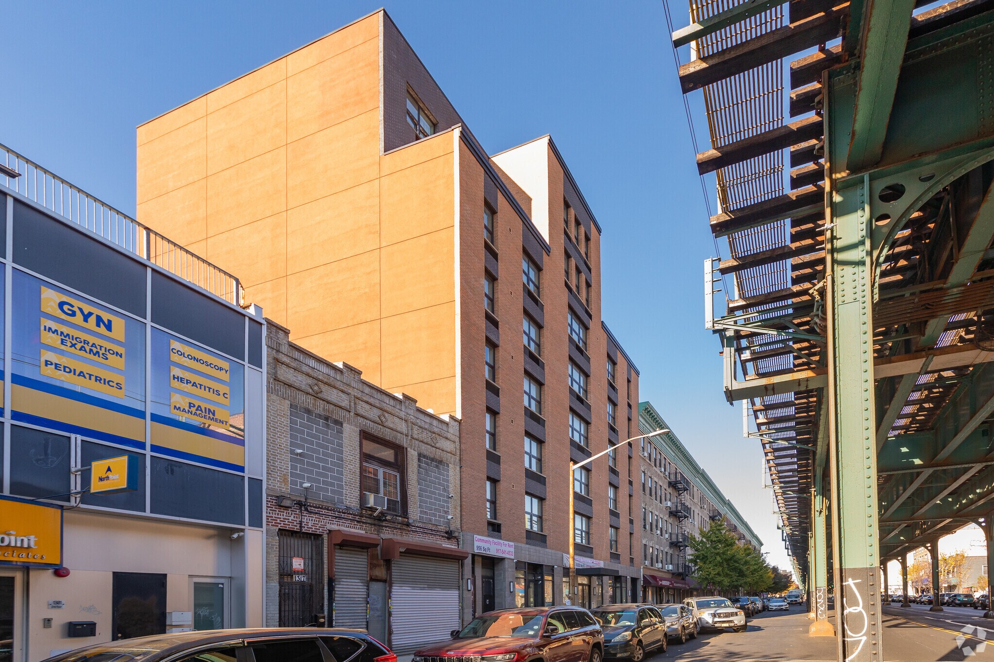 1325 Southern Blvd, Bronx, NY à louer Photo de l’immeuble– Image 1 sur 9