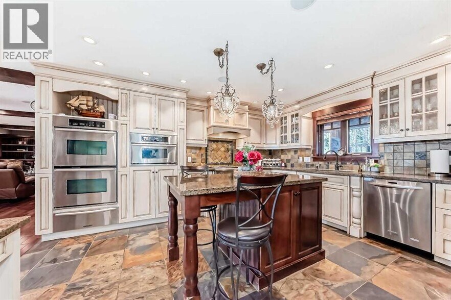 10909 Eamon Rd NW, Calgary, AB à vendre - Photo intérieure – Image 3 sur 5