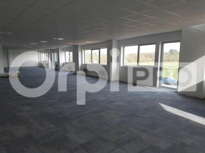 Local d'activités dans Villebon-sur-Yvette à vendre - Photo de l’immeuble – Image 3 sur 5