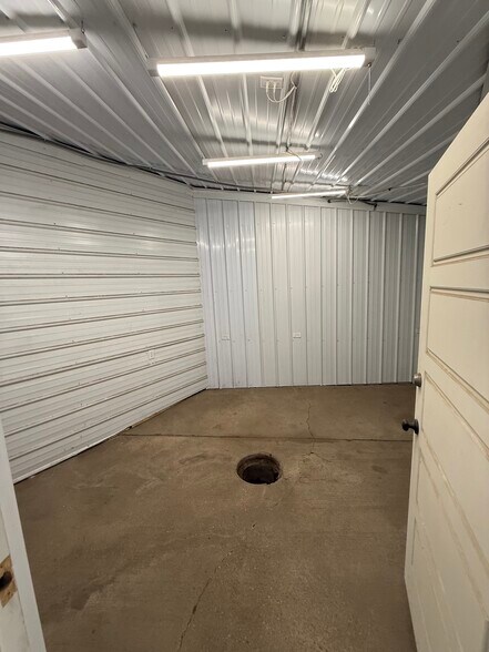 8325-8327 Belding Rd NE, Rockford, MI à louer - Photo de l’immeuble – Image 2 sur 3