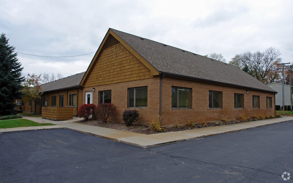 10291 Grand River Rd, Brighton, MI à louer - Photo de l’immeuble – Image 2 sur 14