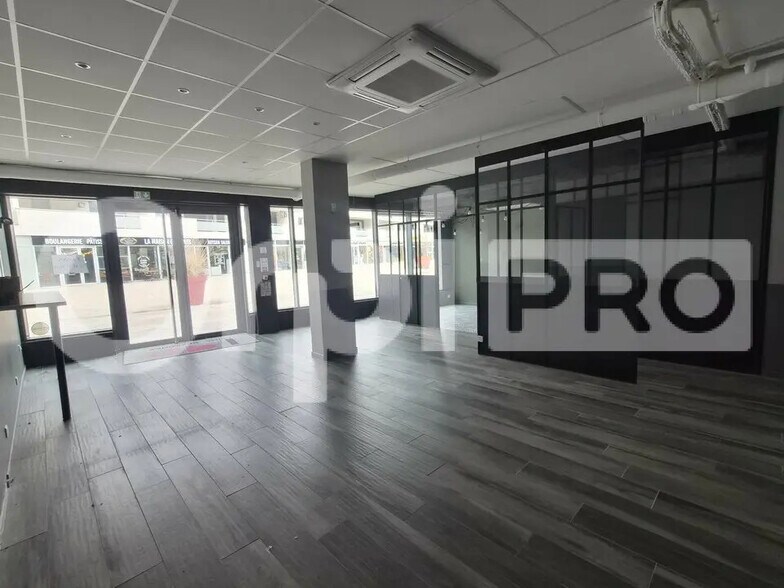 Local commercial dans Bezannes à louer - Photo de l’immeuble – Image 3 sur 6