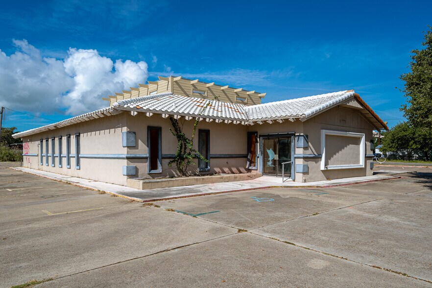 4061 Highway 35 N, Rockport, TX à louer - Photo de l’immeuble – Image 1 sur 18