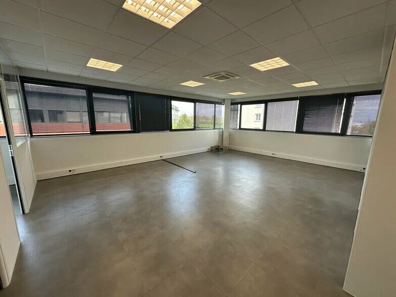 Bureau dans Reims à louer - Photo de l’immeuble – Image 1 sur 6