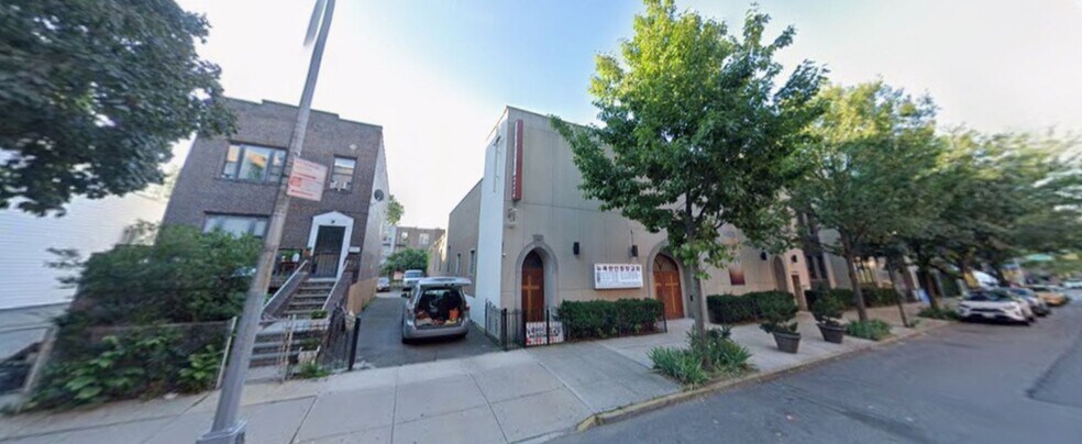 3263 41st St, Astoria, NY à vendre - Photo de l’immeuble – Image 2 sur 21