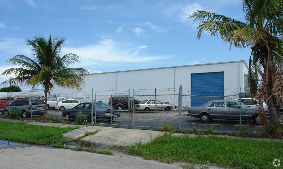 120 Reed Rd, Lake Park, FL à vendre - Photo de l’immeuble – Image 2 sur 3