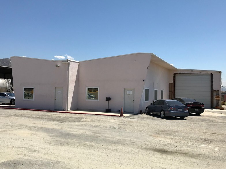 501 W Foothill Blvd, Azusa, CA à louer - Photo de l’immeuble – Image 3 sur 7