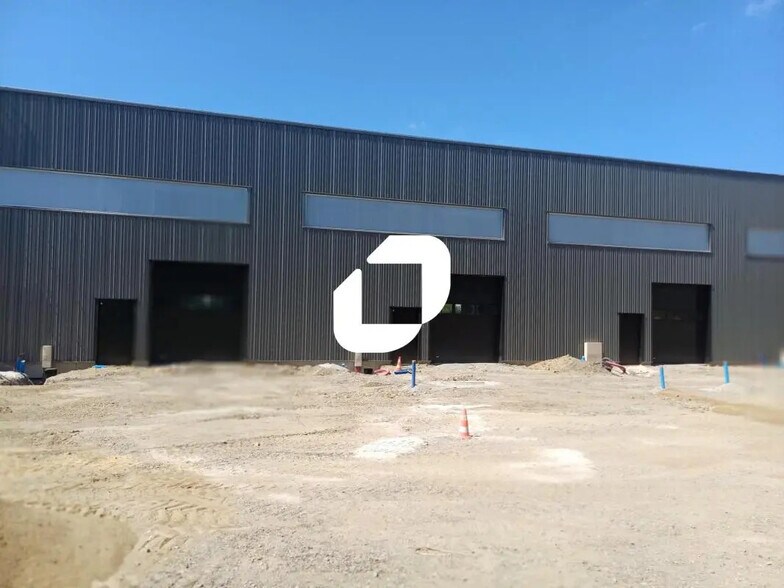 Local d'activités dans Thouaré-sur-Loire à vendre - Photo de l’immeuble – Image 2 sur 12