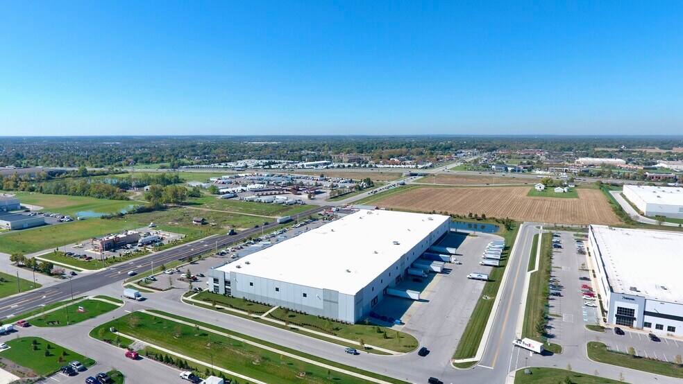 1784 E Main St, Greenwood, IN à louer - Photo de l’immeuble – Image 2 sur 5