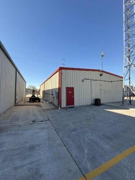 15096 Highway 6, Rosharon, TX à louer - Photo de l’immeuble – Image 2 sur 3